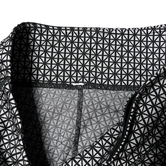 SOLD Lululemon Wunder Under Legging in Tri Geo Silver Spoon Black Size 6 - Picture 6 of 9